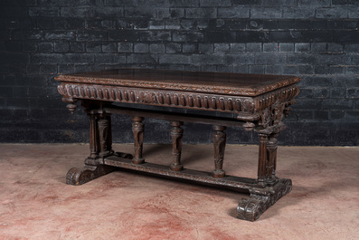 Table en noyer sculpt&eacute; de style Henri II, France, 19&egrave;me