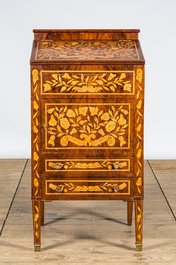 A Dutch marquetry writing desk with leather top, 19/20th C.