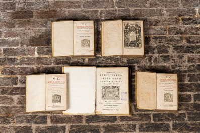 Cinq publications de l'humaniste, philologue et historiographe Justus Lipsius, 17&egrave;me