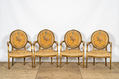 Un ensemble de salon de cinq pi&egrave;ces en bois dor&eacute; compos&eacute; d'un canap&eacute; et de quatre fauteuils avec garniture brod&eacute;e, 19&egrave;me