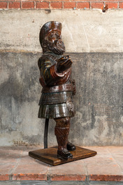 Une figure d'un noble &eacute;cossais en bois &agrave; d&eacute;cor polychrome, 19&egrave;me