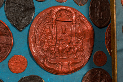 Een uitgebreide en gevarieerde collectie lakzegels, 19/20e eeuw