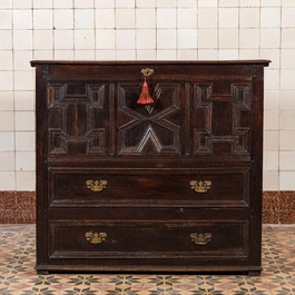 An English oak Charles II chest of drawers, 17/18th C.