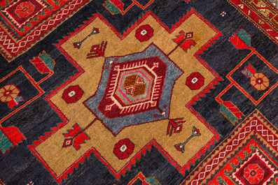 Een groot rechthoekig ornamentaal oosters Meshkin tapijt, Noordwest-Perzi&euml;, 19/20e eeuw