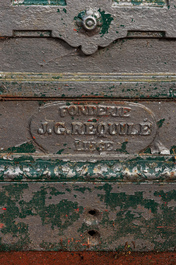 Een Belgische gietijzeren postbus, gieterij J.G. R&eacute;quil&eacute;, Luik, 19e eeuw
