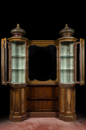 Vitrine de style mauresque en bois polychrom&eacute; et dor&eacute;, probablement Angleterre, 19&egrave;me