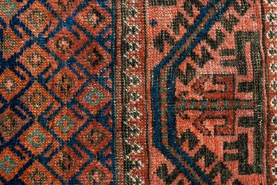 Trois tapis orientals, laine sur coton, 20&egrave;me si&egrave;cle