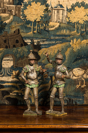 Paire de soldats romains en pin&egrave;de sculpt&eacute; et polychrom&eacute;, probablement Allemagne, 19&egrave;me
