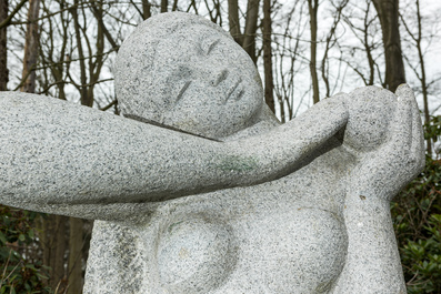 Paul Baeke (Gent, 1927-Fernelmont, 2010): 'Eva', imposante grote sculptuur in serizzo marmer