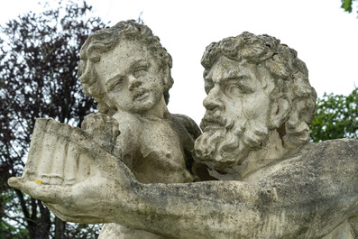 Grand groupe d'ext&eacute;rieur en pierre calcaire sculpt&eacute;e figurant Pan et Eros, 19/20&egrave;me