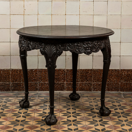 Table d'appoint en bois sculpt&eacute; et patin&eacute; &agrave; d&eacute;cor de mascarons de style n&eacute;o-baroque, 19&egrave;me