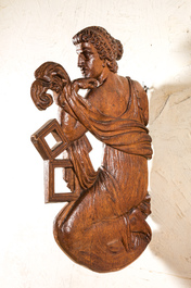 Relief en bois sculpt&eacute; &agrave; deux faces figurant la Muse grecque Uranie comme all&eacute;gorie de la g&eacute;ometrie, Li&egrave;ge, 18/19&egrave;me