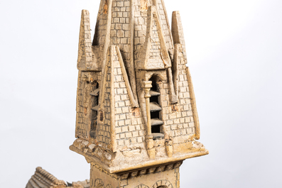 Een polychroom houten model van een Franse kathedraal, 1e helft 20e eeuw