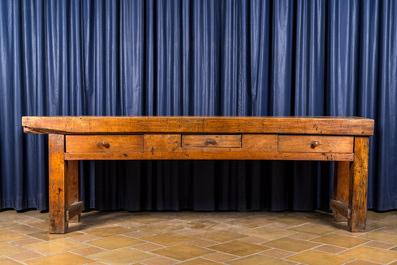 A walnut console table with three drawers, 19/20th C.