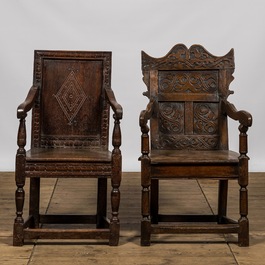 Deux fauteuils en ch&ecirc;ne sculpt&eacute;, probablement Angleterre, 17&egrave;me ou apr&egrave;s