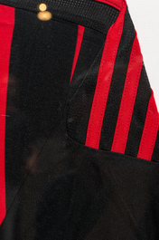 Maillot de football A.C. Milan encadr&eacute; et sign&eacute; par David Beckham