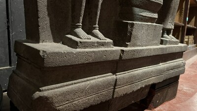 Grand relief en pierre sculpt&eacute;e de style Khmer, Cambodge