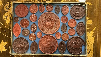 A large and varied collection of wax seals, 19/20th C.