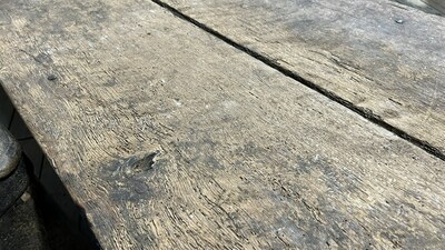 A long low oak wooden table, 17/18th C.