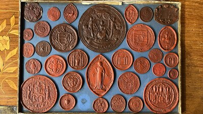A large and varied collection of wax seals, 19/20th C.