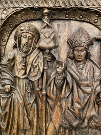 Een eikenhouten paneel met Sint-Jacob en een bisschop met een donateur, De Nederlanden, late 15e eeuw