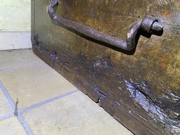 A gothic walnut coffer with linenfold panels, 2nd half 15th C.