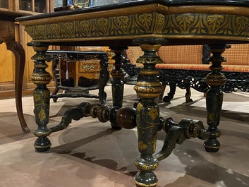 Een beschilderde houten Napoleon III tafel, Frankrijk, 19e eeuw