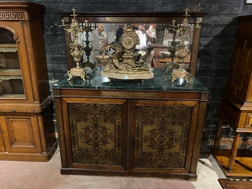 Buffet miroir de style Napol&eacute;on III avec le dessus en marbre en bois incrust&eacute; de cuivre dans le style de Boulle, 19&egrave;me