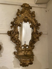 Grand miroir console en bois sculpt&eacute; et dor&eacute;, France, 18&egrave;me