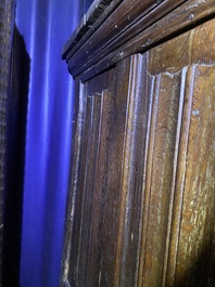 Armoire basse en ch&ecirc;ne &agrave; trois portes &agrave; d&eacute;cor sculpt&eacute;, Flandres, 16&egrave;me