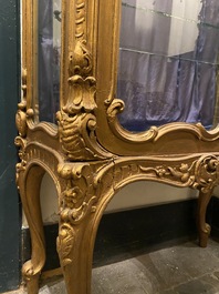 A richly carved gilt wooden Rococo-style display cabinet, 19th C.