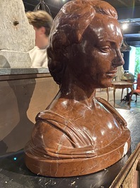 Een Italiaanse rood-marmeren buste van een Romein, 19/20e eeuw