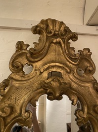 Grand miroir console en bois sculpt&eacute; et dor&eacute;, France, 18&egrave;me