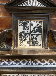 Een Spaans deels ge&euml;boniseerd houten kabinet met schildpadfineer en gegraveerde benen plaquettes, 19e eeuw