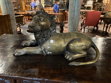 A patinated bronze reclining lion, 20th C.