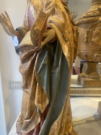 Een grote gepolychromeerde lindenhouten figuur van Sint-Regina, Zuid-Duitsland of Salzburg, vroeg 16e eeuw