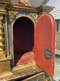 Un tabernacle en deux parties en bois dor&eacute; et polychrome, 18&egrave;me