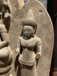 Grand relief en pierre sculpt&eacute;e de style Khmer, Cambodge