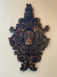 Grand relief armori&eacute; en bois sculpt&eacute; et partiellement dor&eacute;, Italie, 19&egrave;me