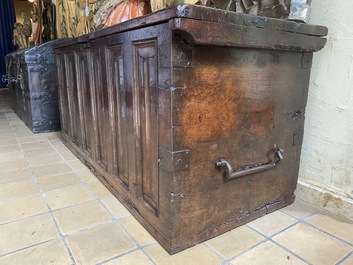 A gothic walnut coffer with linenfold panels, 2nd half 15th C.