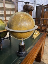 Globe terrestre sur socle, 19&egrave;me