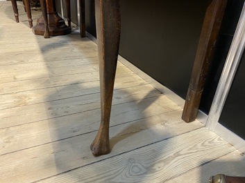 An English oak wooden side table, 19th C.