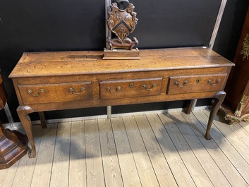 An English oak wooden side table, 19th C.