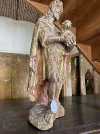 Saint Jean-Baptiste portant l'agneau en noyer sculpt&eacute;, polychrom&eacute; et dor&eacute;, milieu du 16&egrave;me