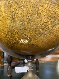 Globe terrestre sur socle, 19&egrave;me