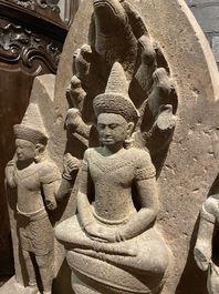 Grand relief en pierre sculpt&eacute;e de style Khmer, Cambodge