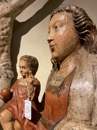 Een grote Vlaamse polychrome en vergulde eikenhouten Madonna met Kind, 2e helft 16e eeuw