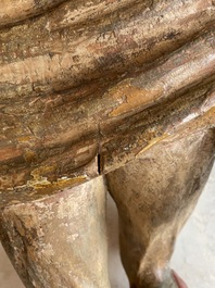 Een grote houten Corpus Christi met sporen van polychromie, late 16e eeuw