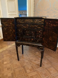 An English lacquered and painted chinoiserie cabinet on stand, 19th C.