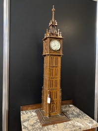 Horloge en bois de style n&eacute;o-gothique en forme de la tour Big Ben, vers 1900